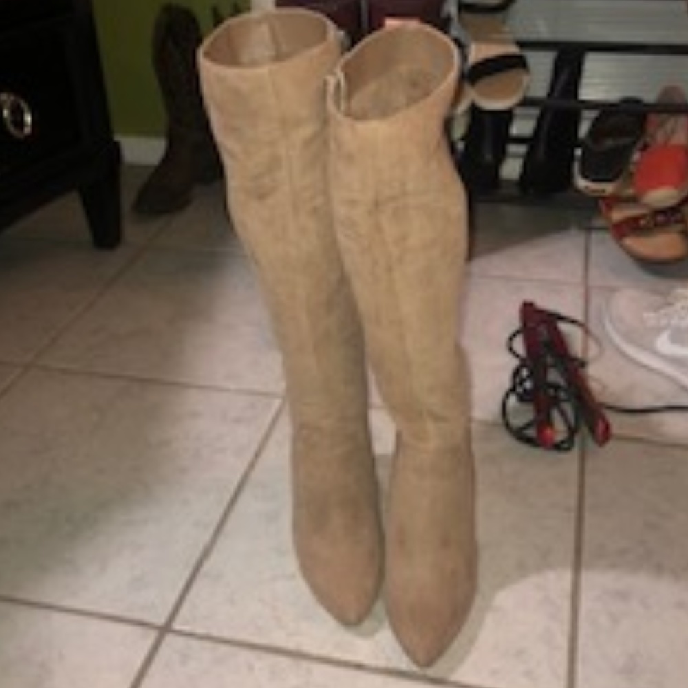 HIGH BOOTS SZ 6